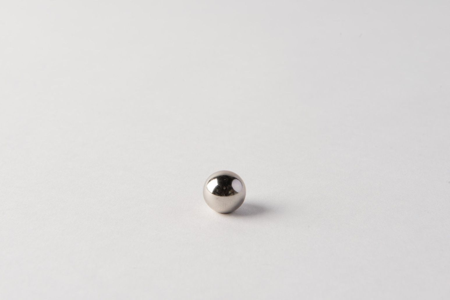 https://www.hotel-lamps.com/resources/assets/images/product_images/Polished Nickel Sphere 20mm.jpg
